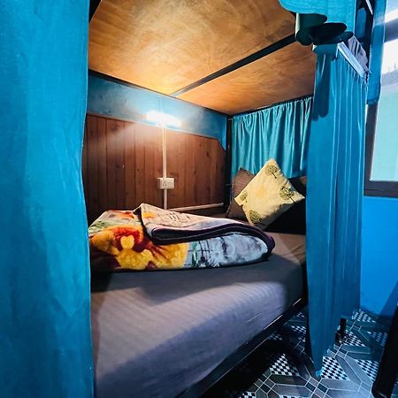 Non Stop Cafe Hostel & Stay Маналі Екстер'єр фото
