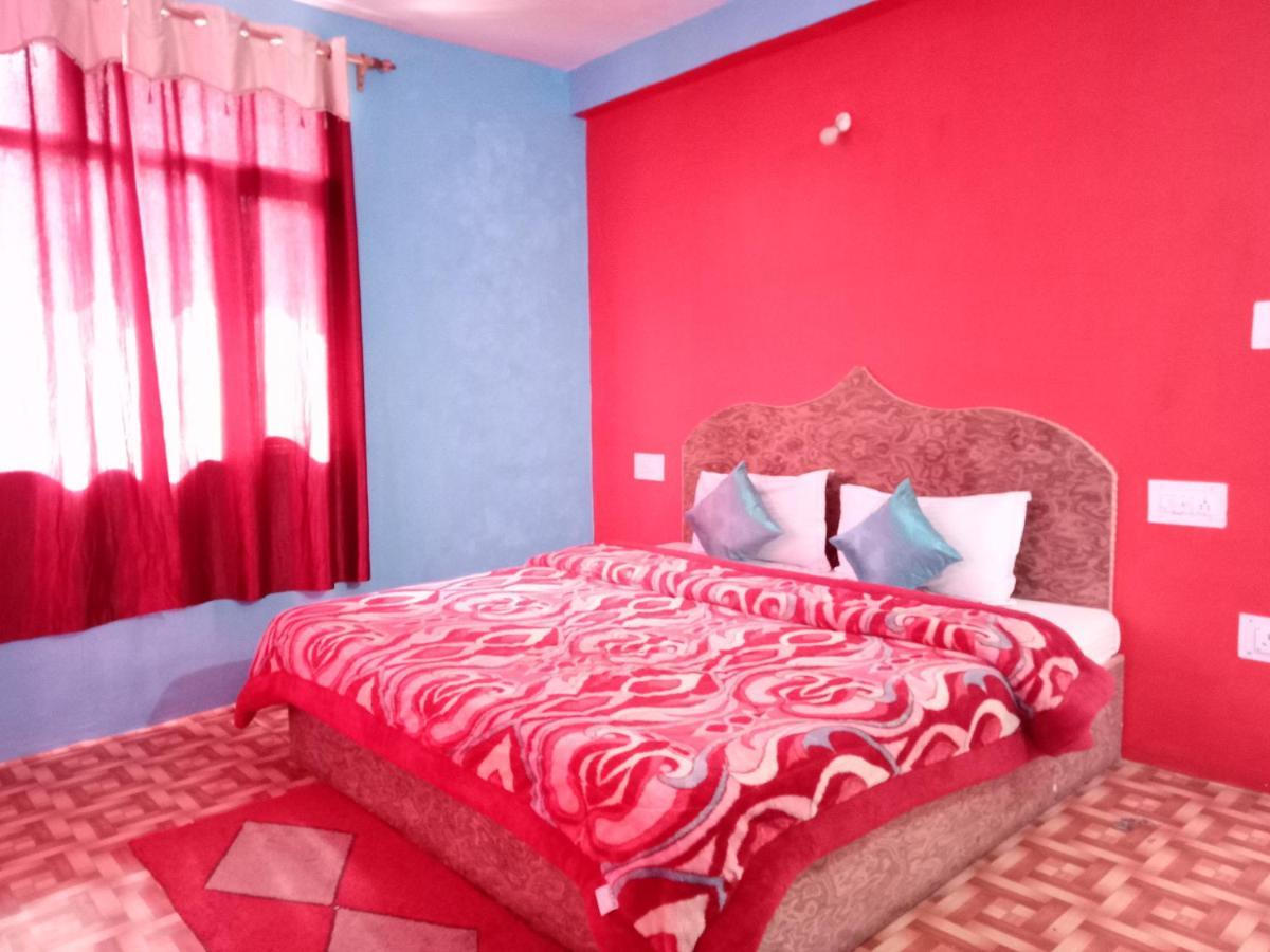 Non Stop Cafe Hostel & Stay Маналі Екстер'єр фото
