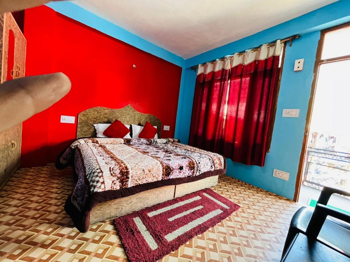 Non Stop Cafe Hostel & Stay Маналі Екстер'єр фото