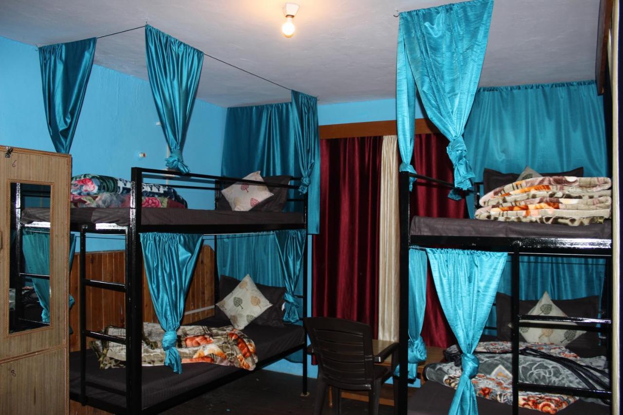 Non Stop Cafe Hostel & Stay Маналі Екстер'єр фото