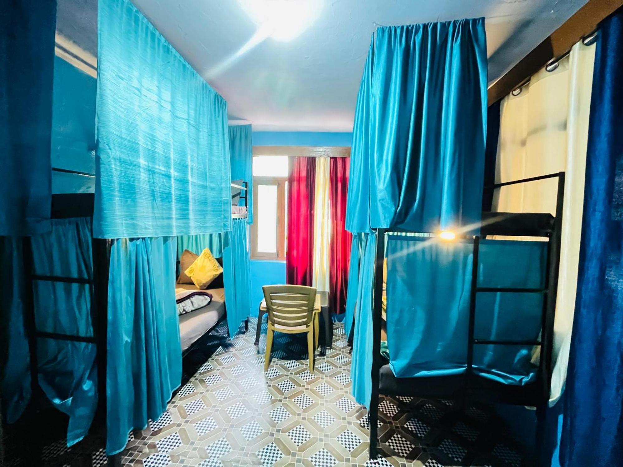 Non Stop Cafe Hostel & Stay Маналі Екстер'єр фото